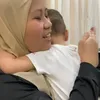 Foto Nagita Slavina Cium Tangan Sus Rini 