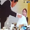 Foto Namgoong Min Saat Beri Surprise Melamar Jin Ah Reum Beredar,