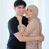 Foto Olla Ramlan dan Sean Mikael Sang Putra Pertama