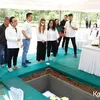 Foto Pemakaman Ayah Mario