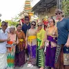 Foto Pernikahan Komika Gilang Bhaskara dengan Adat Hindu