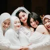 Foto Poppy Bunga di Bridal Shower Glenca Chysara