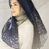 Yasmine Wildblood pakai kerudung