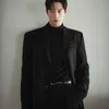Seo Kang Joon Pakai Jas Hitam