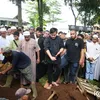 Foto Proses Pemakaman Ayah King Nassar