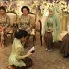 Foto Prosesi Langkahan Erina Gudono Minta Restu ke Dua Kakaknya Karena Nikah