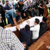 Foto Prosesi Pemakaman Ayah Ben Kasyafani