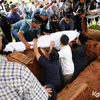 Foto Prosesi Pemakaman Ayah Ben Kasyafani