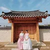 Foto Raisa Pakai Hanbok di Korea