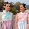 Foto Raisa Pakai Hanbok di Korea