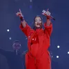 Foto Rihanna Tampil di Super Bowl 2023