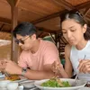 Foto Romantis Bulan Madu Deva Mahenra dan Mikha Tambayong