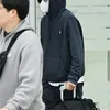 Foto Ryu Jun Yeol di Bandara Pulang dari Hawai