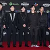 Foto Seleb Pria di Red Carpet MAMA 2022