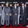 Foto Seleb Pria di Red Carpet MAMA 2022