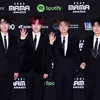 Foto Seleb Pria di Red Carpet MAMA 2022