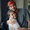 Potre mesra Prilly Latuconsina dan Reza Rahadian.
