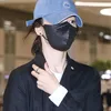 Foto Song Hye Kyo dan Anjingnya di Bandara Saat Pulang dari New York