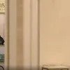 Foto Song Joong Ki Jadi Cameo di \&#039;LITTLE WOMEN\&#039; Sebagai Karyawan Toko Sepatu