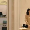 Foto Song Joong Ki Jadi Cameo di \&#039;LITTLE WOMEN\&#039; Sebagai Karyawan Toko Sepatu
