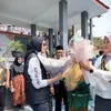 Foto Sonya Fatmala Pamitan di Hari Terakhir Hengky Kurniawan Jadi Bupati