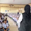 Foto Sonya Fatmala Pamitan di Hari Terakhir Hengky Kurniawan Jadi Bupati