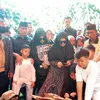 Syahrini - Pemakaman Kakak Syahrini