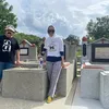 Foto Tahun Baru Inul Daratista ke Makam Mertua