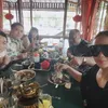 Foto Tahun Baru Inul Daratista ke Makam Mertua