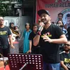 Giring Nidji \&#039;ngamen\&#039; di Posko Cawagub Jakarta