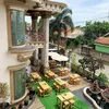 teras rumah mewah muzdalifah jadi cafe