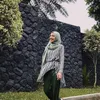 Tika Bravani Berhijab