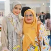 Foto Titi Kamal Berhijab di Acara Laudya Cynthia Bella