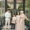 Verrell Bramasta dan Putri Zulhas Rayakan Lebaran Bersama