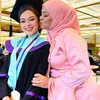 Foto Wisuda Nabila Rahmad Anak Betharia Sonata dan Willy Dozan
