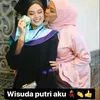 Foto Wisuda Nabila Rahmad Anak Betharia Sonata dan Willy Dozan