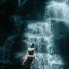 Foto Wulan Guritno Basah-Basahan di Air Terjun