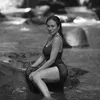 Foto Wulan Guritno Basah-Basahan di Air Terjun