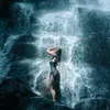 Foto Wulan Guritno Basah-Basahan di Air Terjun