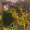 Foto Wulan Guritno Bersandar Manja di Dada Sabda Mahessa Saat Nonton Konser
