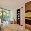 Rumah Crystal, Janda Hugh Hefner