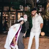 Fuji dan Rakin Khan foto bareng sahabat