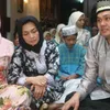 Nia Daniati, Farhat Abbas