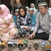 Nia Daniati, Farhat Abbas