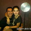 Syahrini Cium Pria Lain