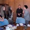 Kejutan ulang tahun ibu Shandy Purnamasari
