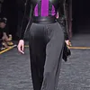 Kendall Jenner di atas Catwalk
