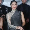 Dian Sastro Ratu Adil Gaun Unik Curi Perhatian