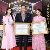Gaya Annisa Pohan dan Almira dampingi AHY