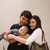 Potret Aaliyah Massaid dan Thariq Halilintar bersama anak